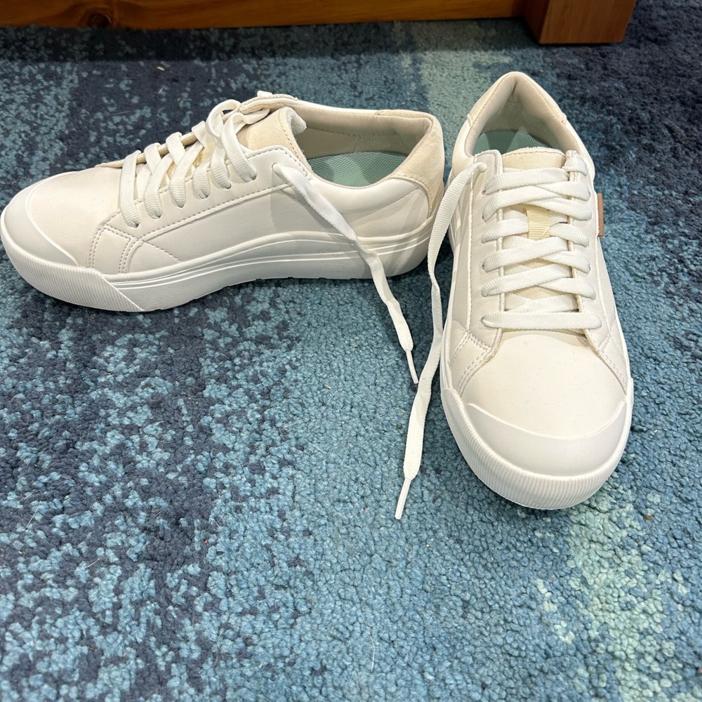 Dr Scholl’s BRAND NEW white sneakers size 6